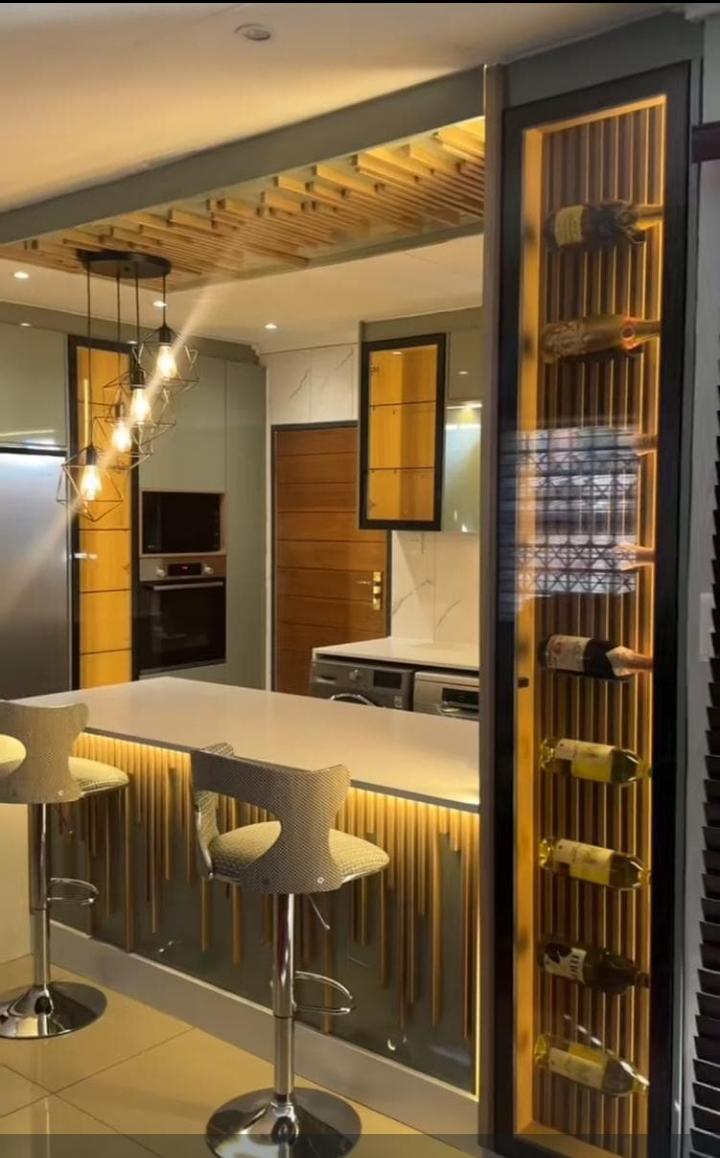 Bar & Wine Display